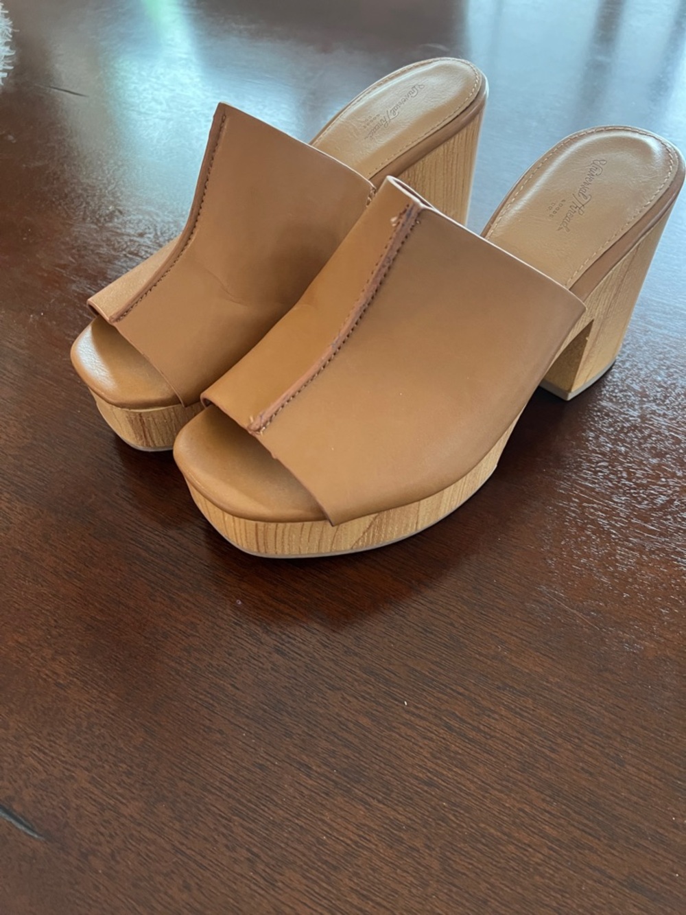 Universal Thread Tan Platform Mule Heels